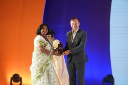 Kanika Mitro, Head of Admin presenting a crest to Andre Carstens, Charge d’Affairs, The Embassy of the Kingdom of Netherlands to Bangladesh