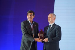 Our CD Ram Das presenting a crest to Chief Guest His Excellency Michael Miller